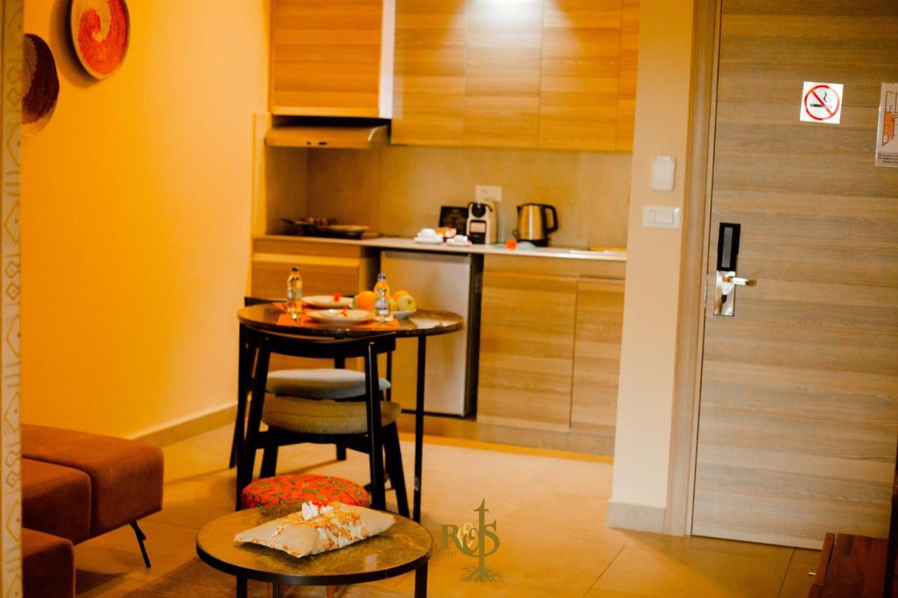 Roots Hotel Apartments Abidjan Exteriör bild