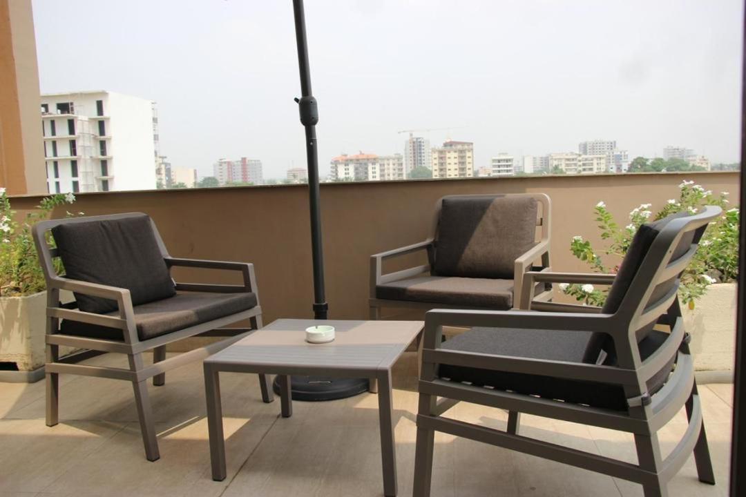 Roots Hotel Apartments Abidjan Exteriör bild