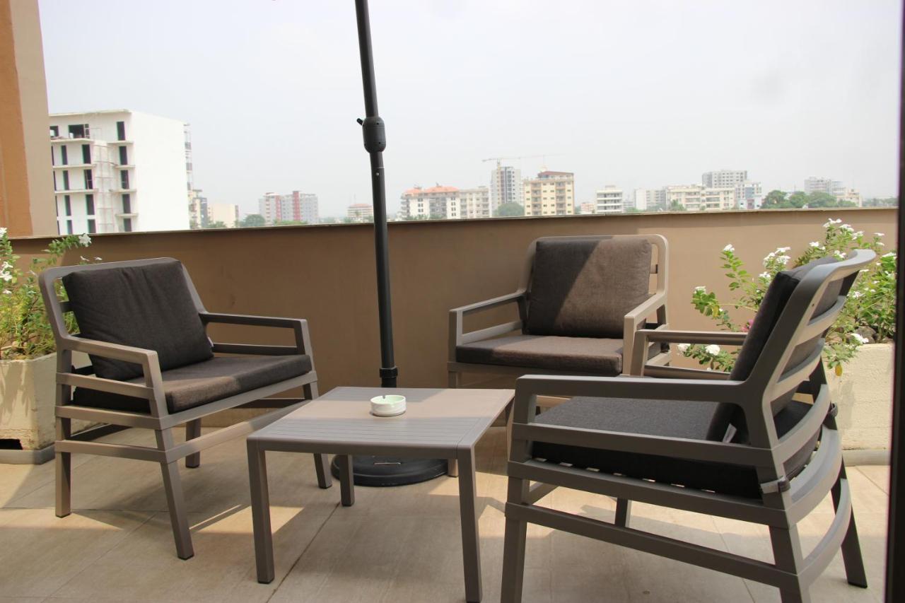 Roots Hotel Apartments Abidjan Exteriör bild